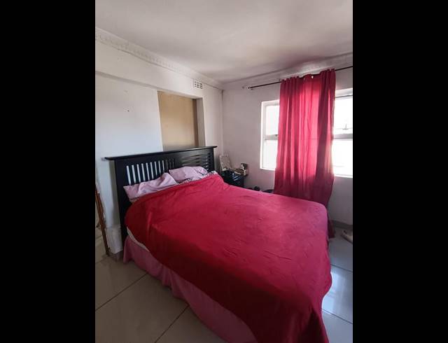 5 BEDROOM HOUSE FOR SALE IN CLARE HILLS